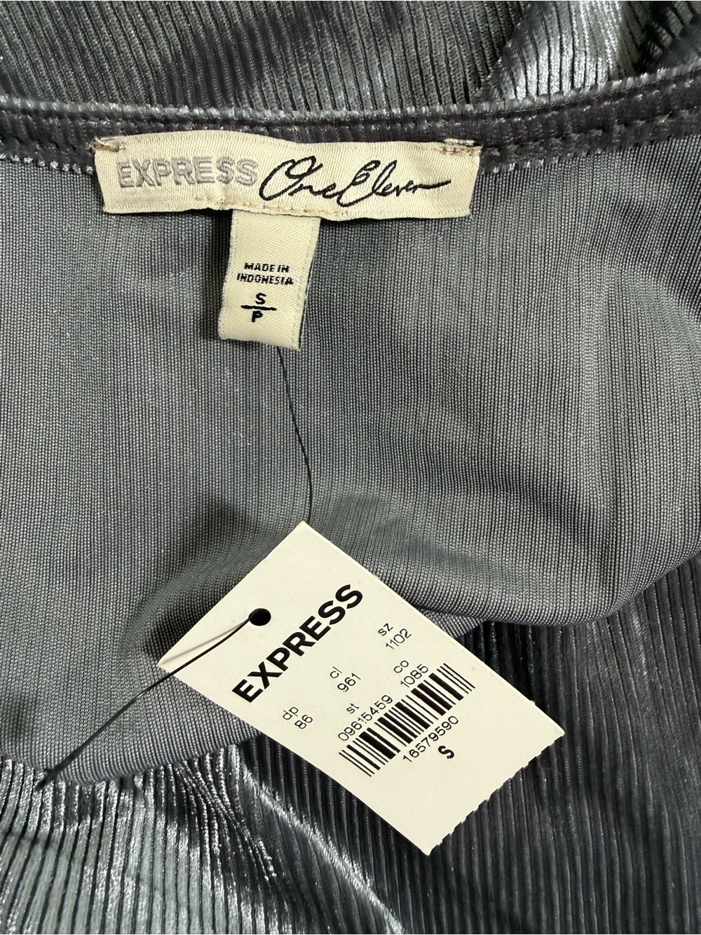 Express Women’s Ribbed Silver Velvet Wrap Front 3/4 sleeve V-neck Top Size Small - Picture 13 of 13
